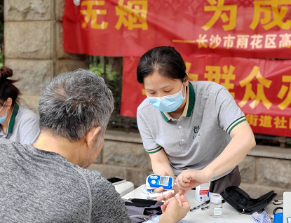 高桥街道社区卫生服务中心无烟宣讲进社区慢病守护有家医