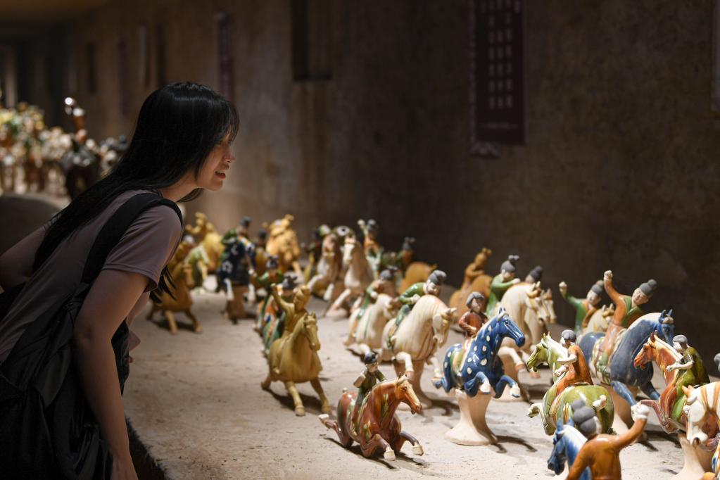 传承与创新中的"三彩小镇"|洛阳市|文化企业|吴刚_新浪新闻