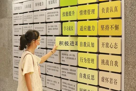 刘晓庆拒互动自比大熊猫，王婆神回复撕下体面！