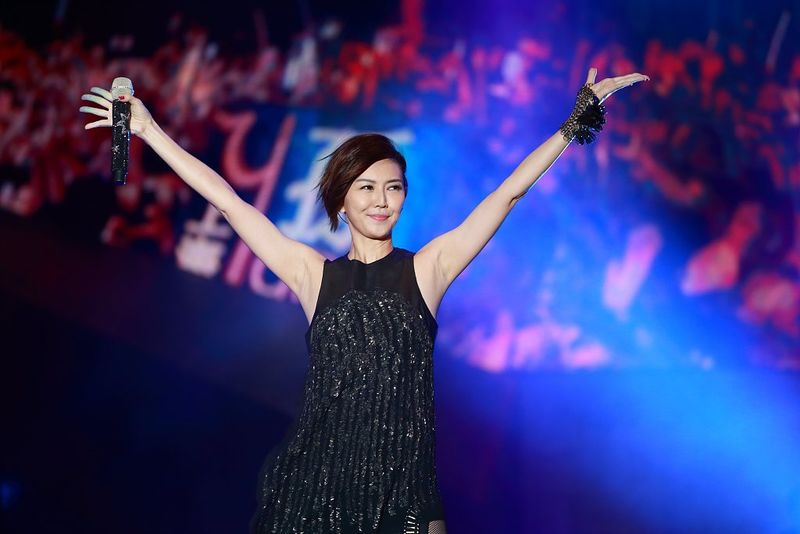 孙燕姿在演唱会上.图片来源:视觉中国