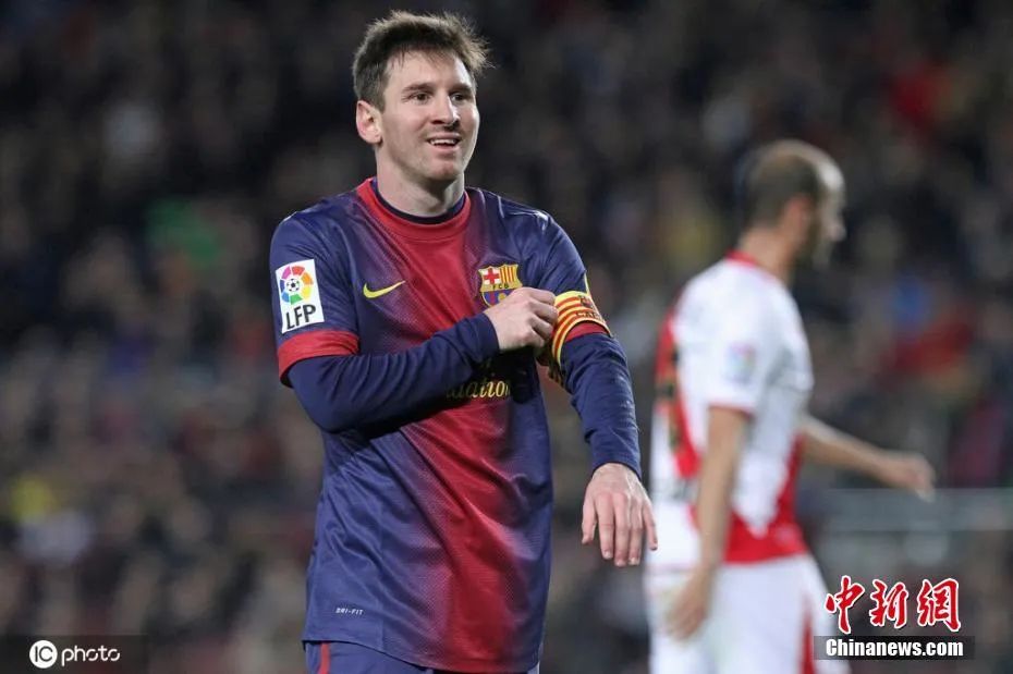 资料图:2013年3月17日,西甲第28轮,梅西首次戴上了队长袖标.