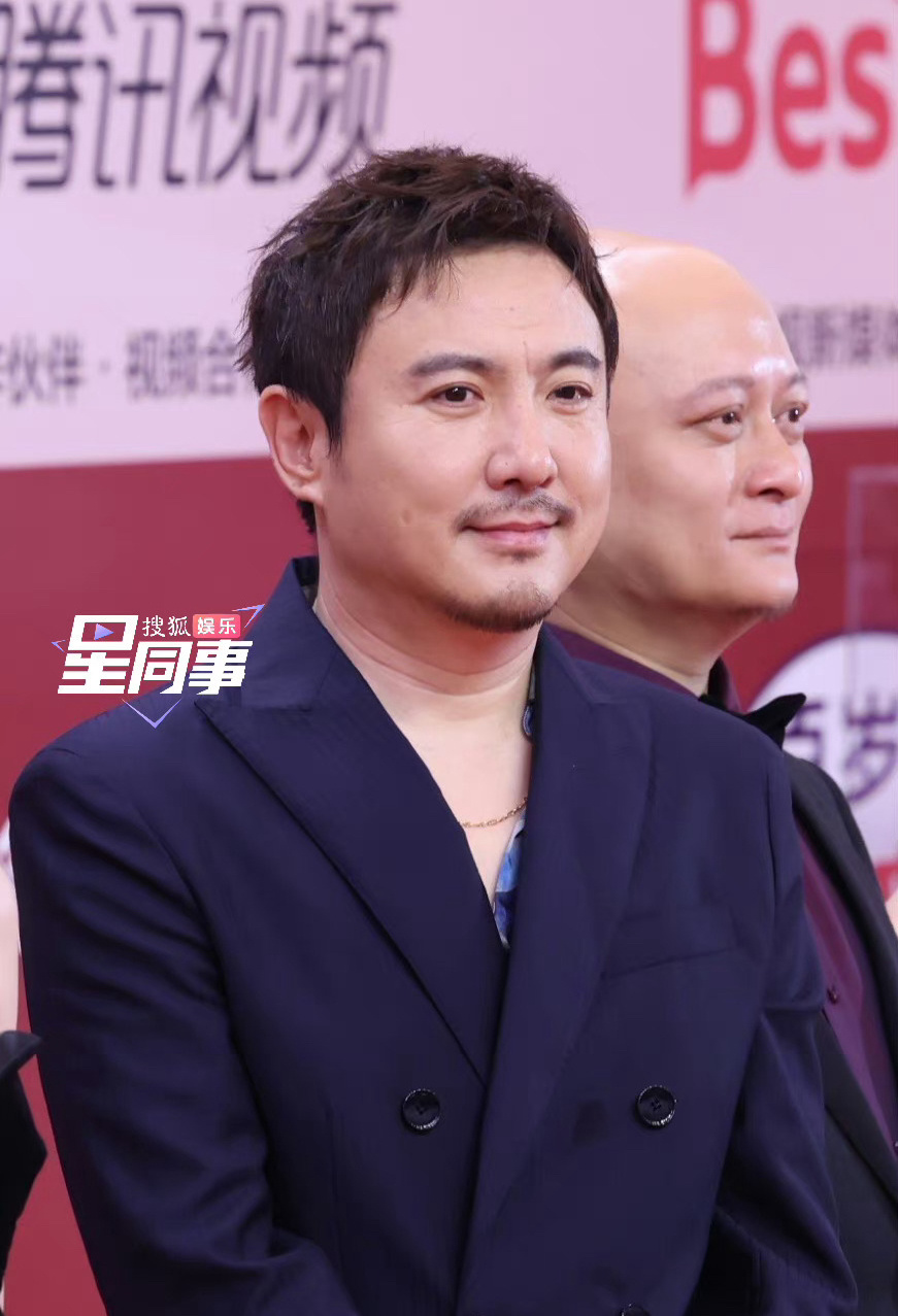 上海国际电影节 男明星怼脸生图来了 沈腾 朱一龙 易烊千玺 王源……|上海国际电影节|朱一龙|易烊千玺_新浪新闻