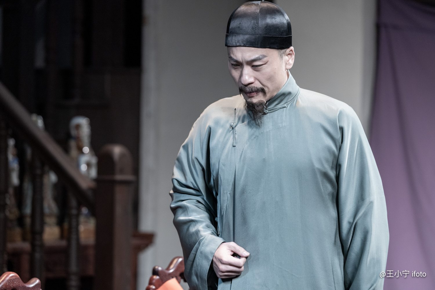 《天下第一楼》剧照 杨明鑫饰修鼎新