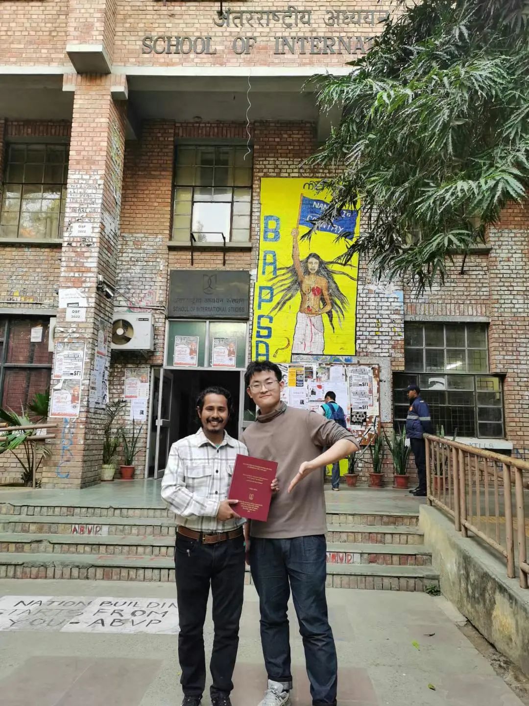 李梓硕和印度室友合影不过这些都是我对未来的憧憬