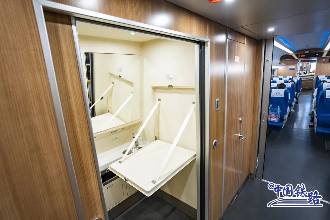 夜间运行的复兴号动卧,有什么不一样?