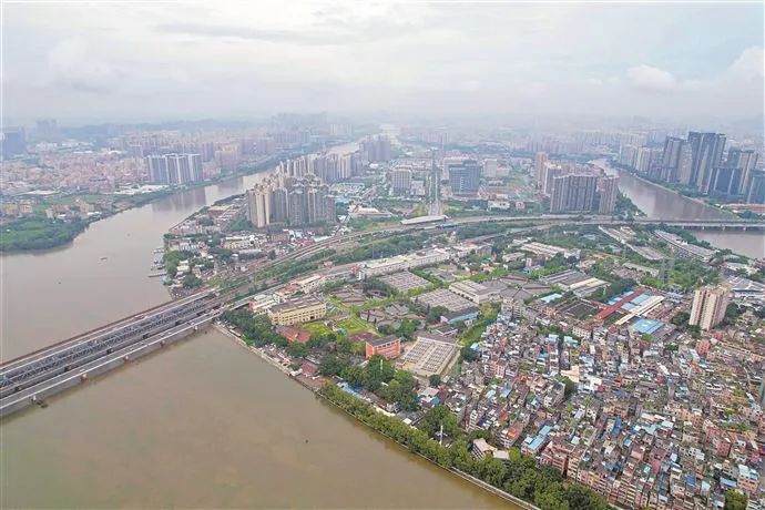 且呈逐年增加态势,反映了珠江大桥公路桥在广州过江桥交通系统中的