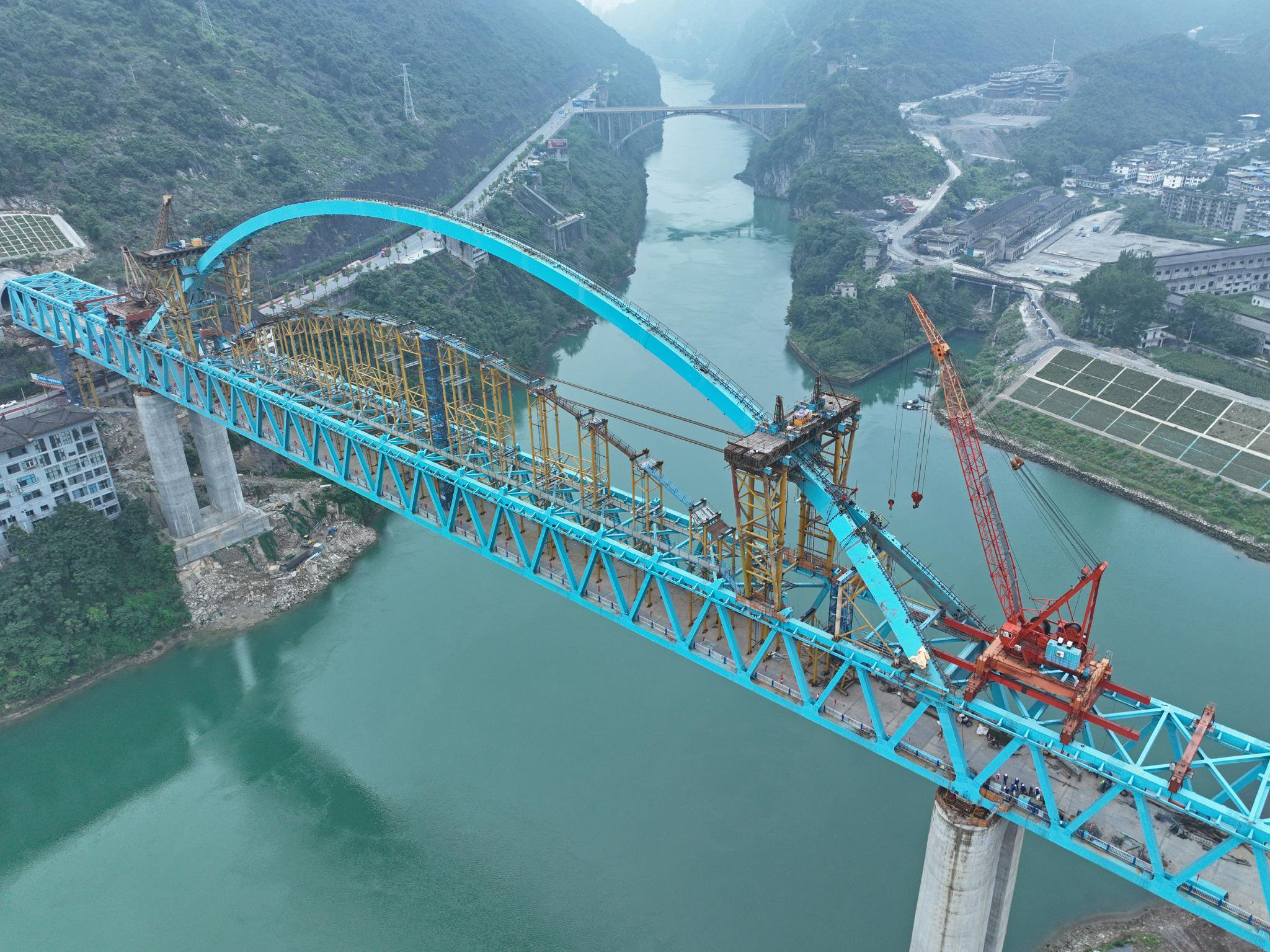 渝湘高铁重庆至黔江段清水坪乌江大桥拱肋合龙|高铁_新浪财经_新浪网