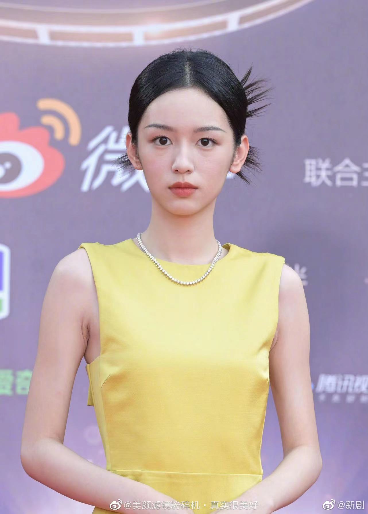 周也微博电影之夜红毯生图来了,淡妆造型状态超能打……|拍摄|彩虹_新浪新闻