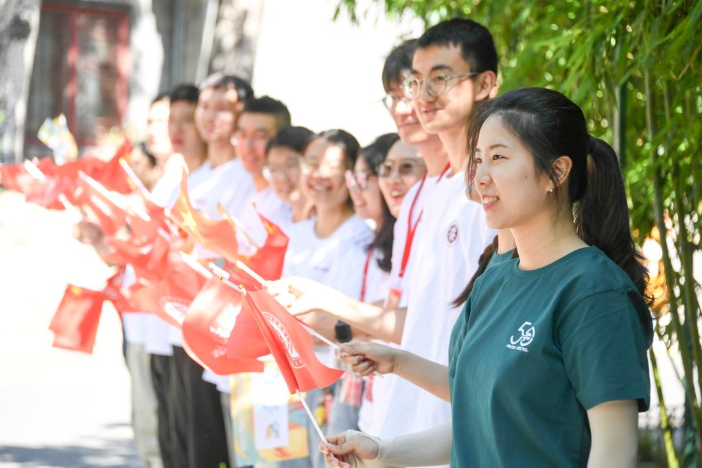"燃青春梦想,赴青春之约":成都大运会火炬传递在北京大学启动|火炬
