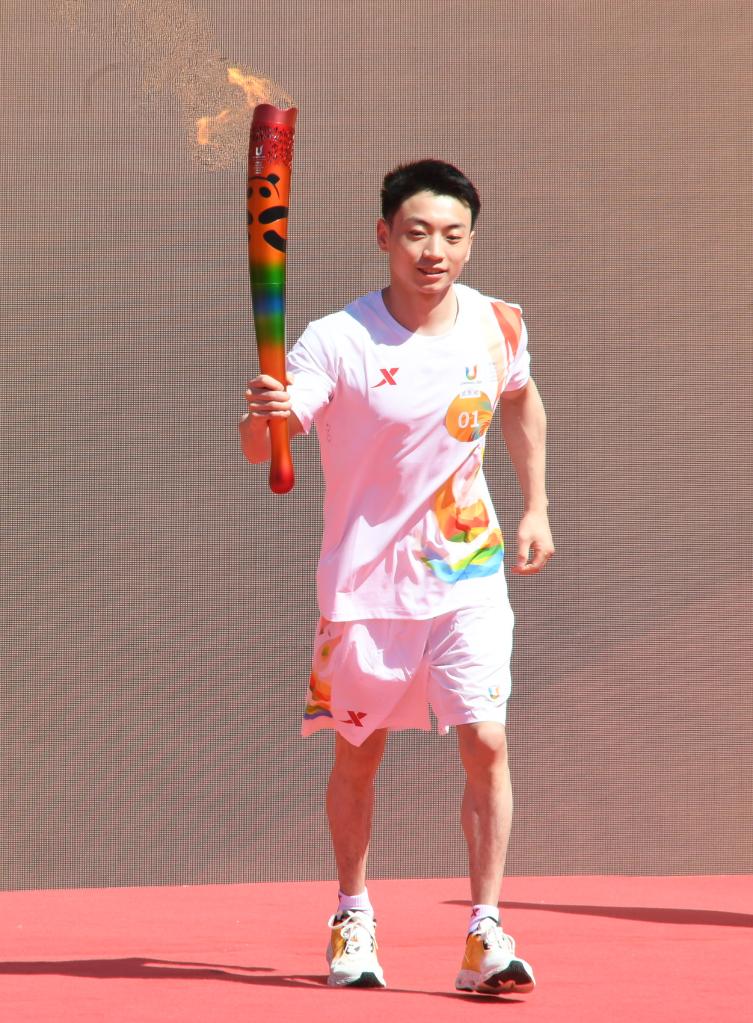 "燃青春梦想,赴青春之约":成都大运会火炬传递在北京大学启动|火炬