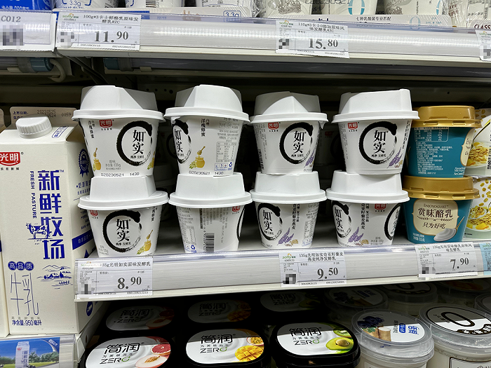 (图 / 廊坊某商超酸奶陈列)