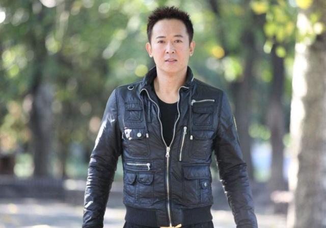 但汪正正的家庭生活非常幸福,2001年,他和芭蕾舞演员张静宇步入了婚姻