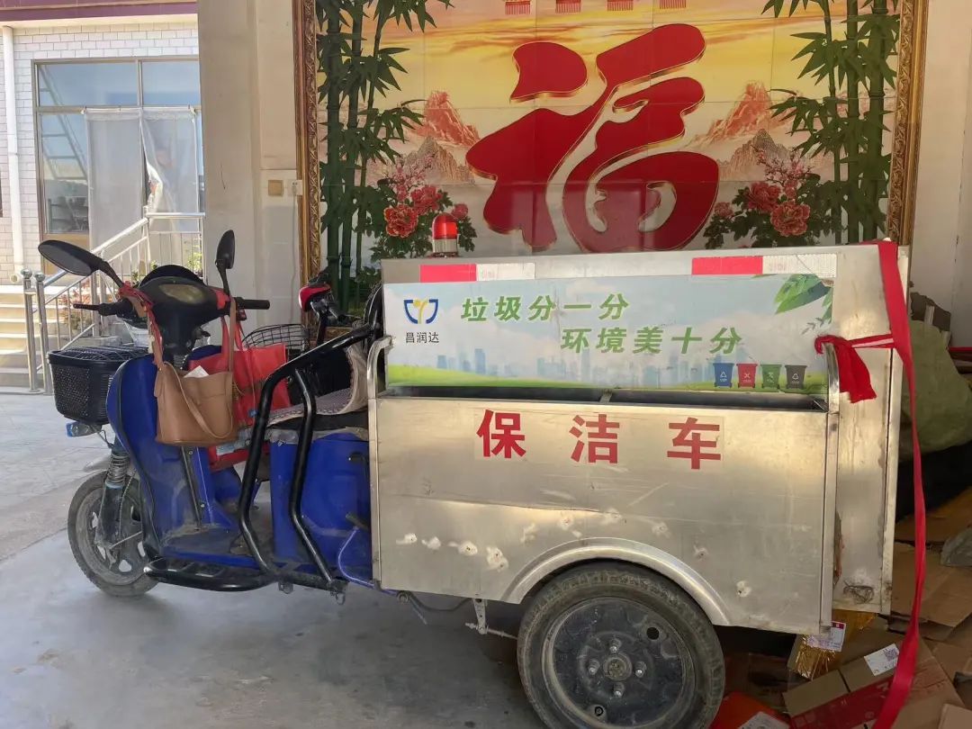 任红娟工作用的保洁车.长城网·冀云客户端记者 赵绅光 摄