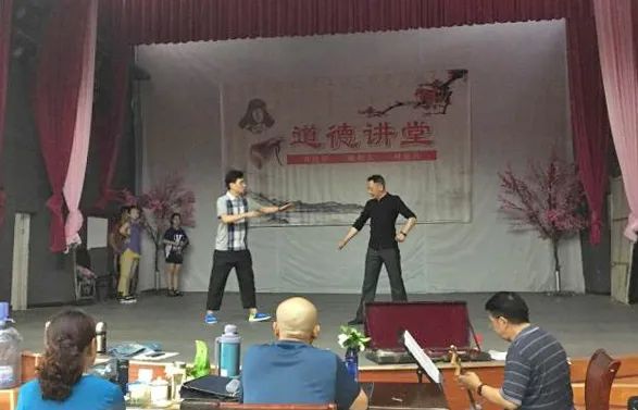 ▲咸丰南剧艺术传承保护中心的艺术家排演《唐崖土司夫人》。