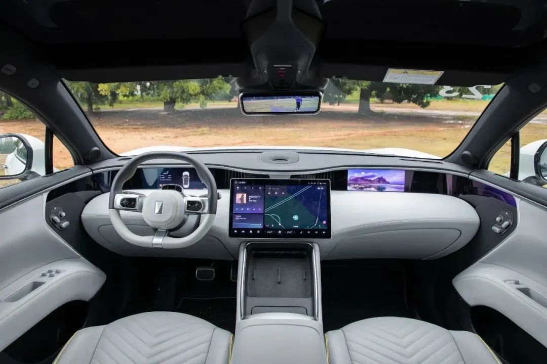 都是卷王，颜值逆天，实用科技一样不落