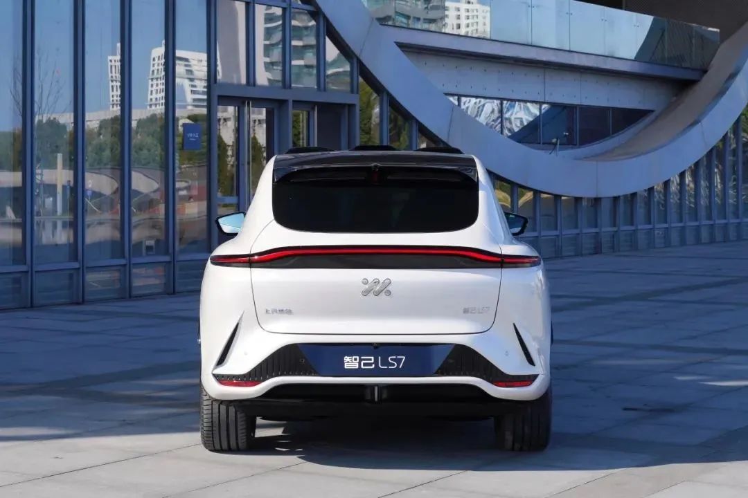 都是卷王，颜值逆天，实用科技一样不落