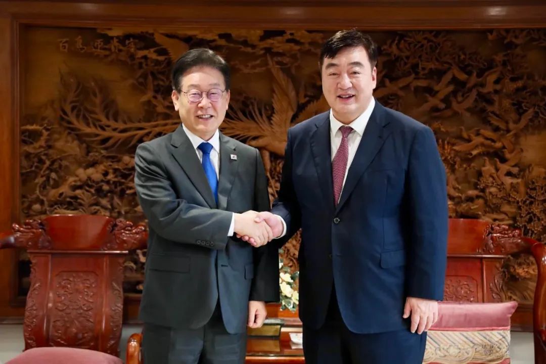 汪文斌表示,韩方针对邢海明大使同韩在野党党首李在明会见交流所作的