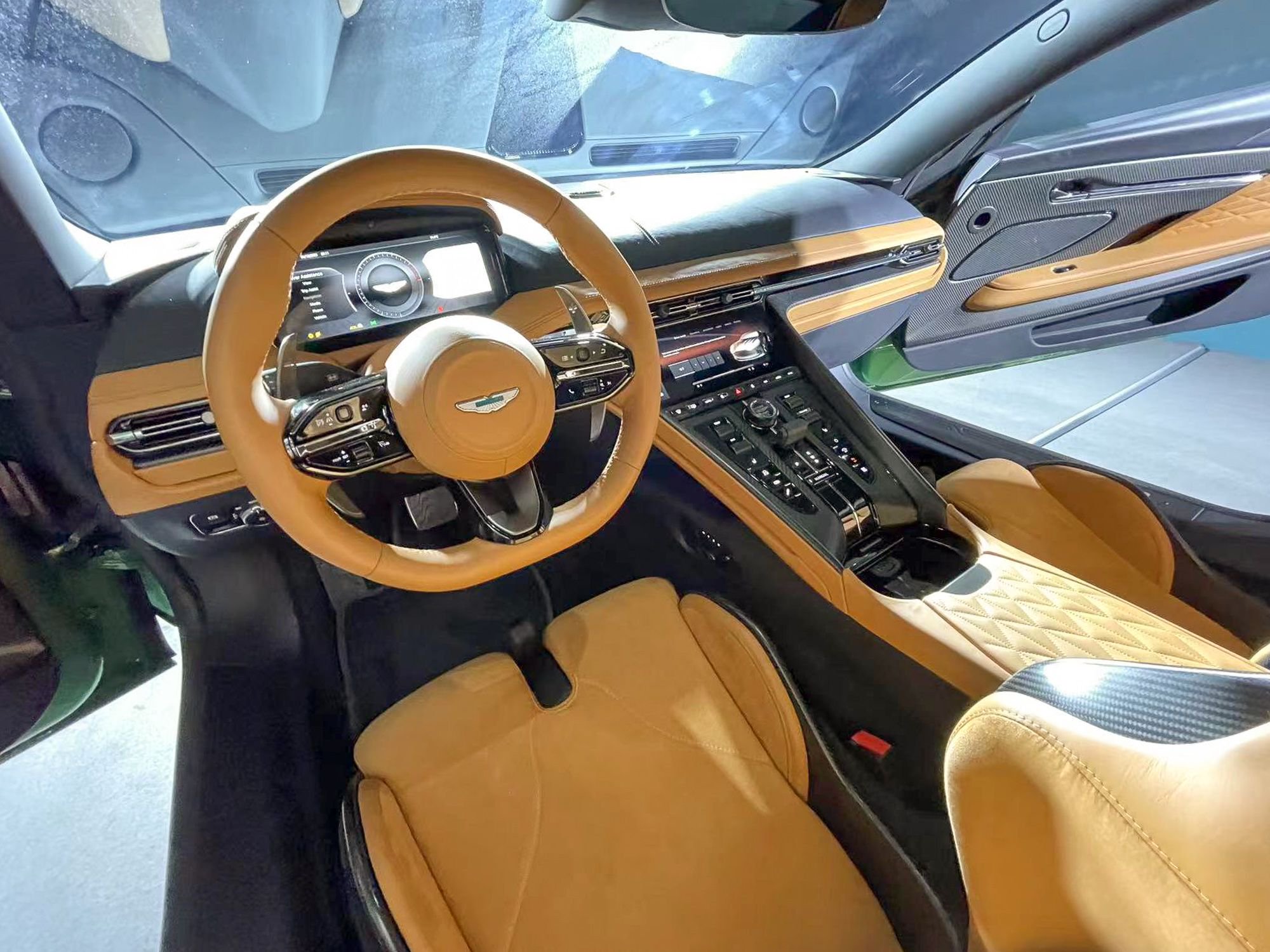 阿斯顿马丁db12国内首发v12换装v8动力更狂暴