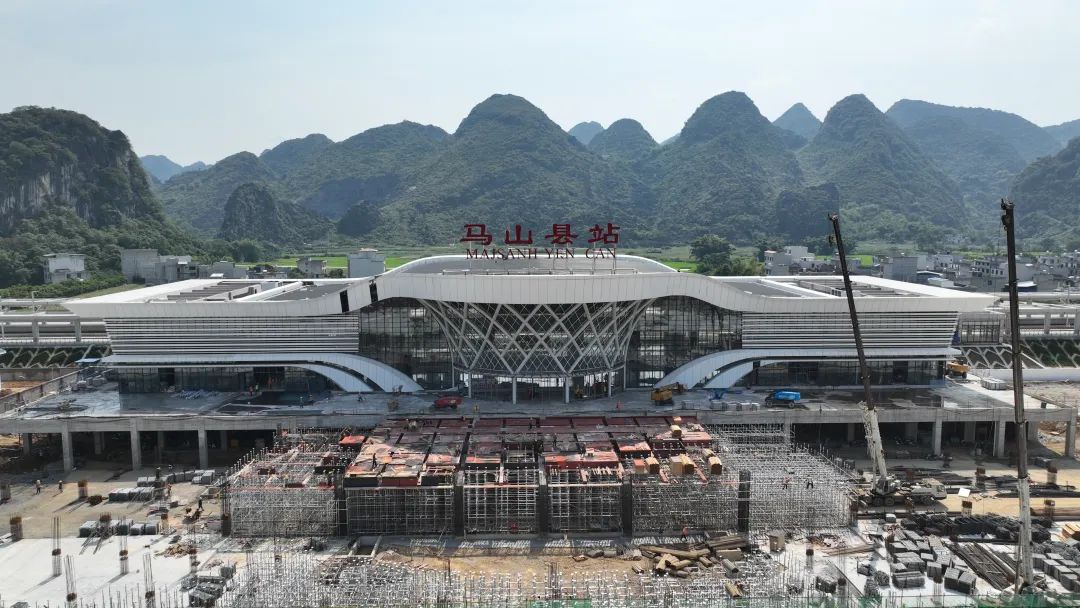 马山县站航拍.邢星&nbsp; 摄