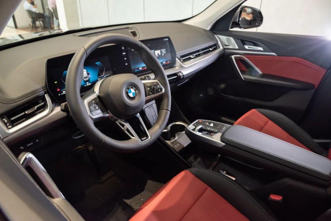 我这里用"玩味"有两重意思,一是说它的内饰设计风格值得反复品鉴.