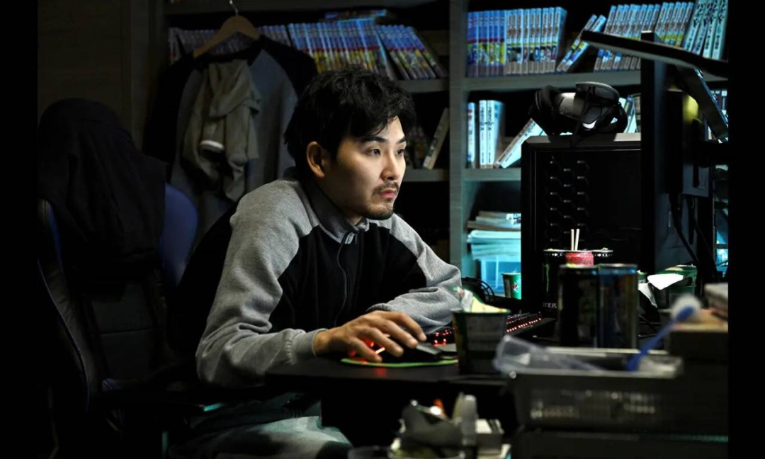 松田龙平在日剧《0.5的男人》中扮演一个大龄单身宅男.(图/豆瓣)