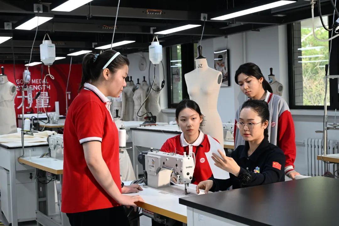 第三届北京大工匠|胡萍:一针一线成就"中国之美"