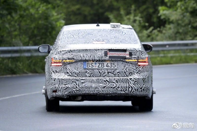 全新大众速腾海外路试谍照采用新家族化设计