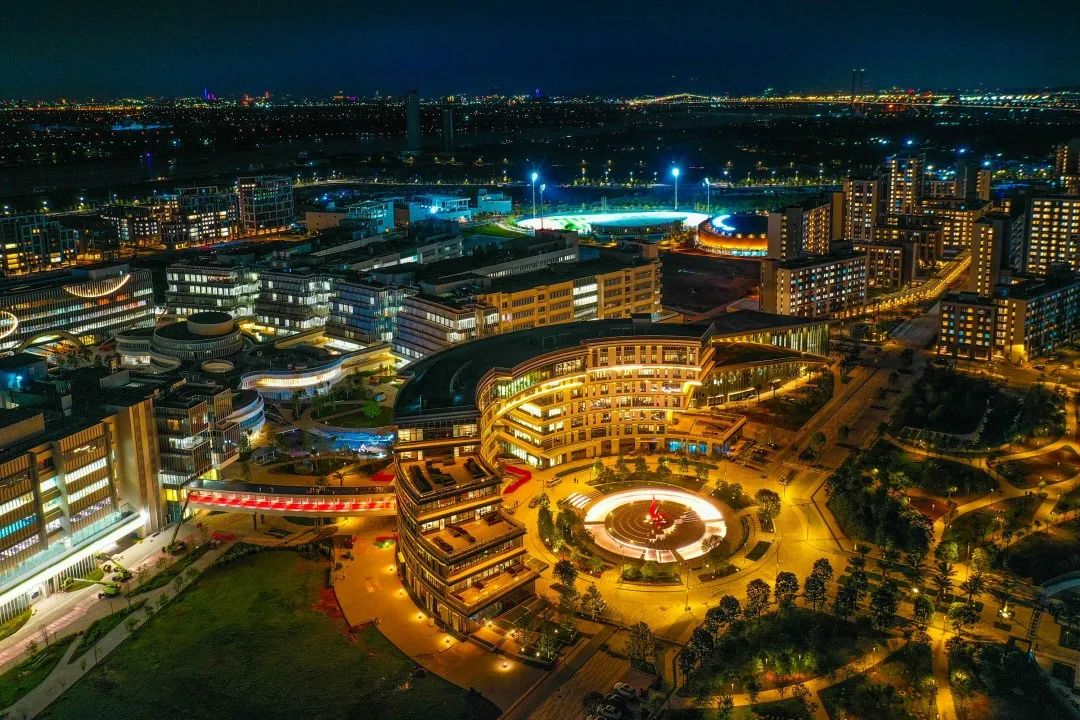 2022年9月,位于广州南沙的香港科技大学(广州)正式启用办学.