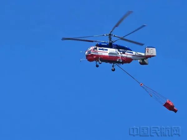 中信海直ka-32直升机开展灭火作业