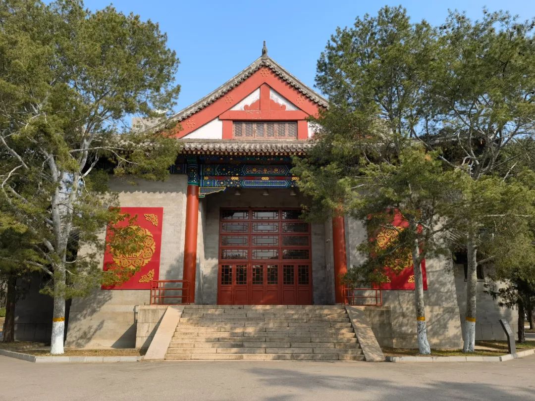 海淀校区大礼堂2023年,中央民族大学还新增了人工智能,网络与新媒体