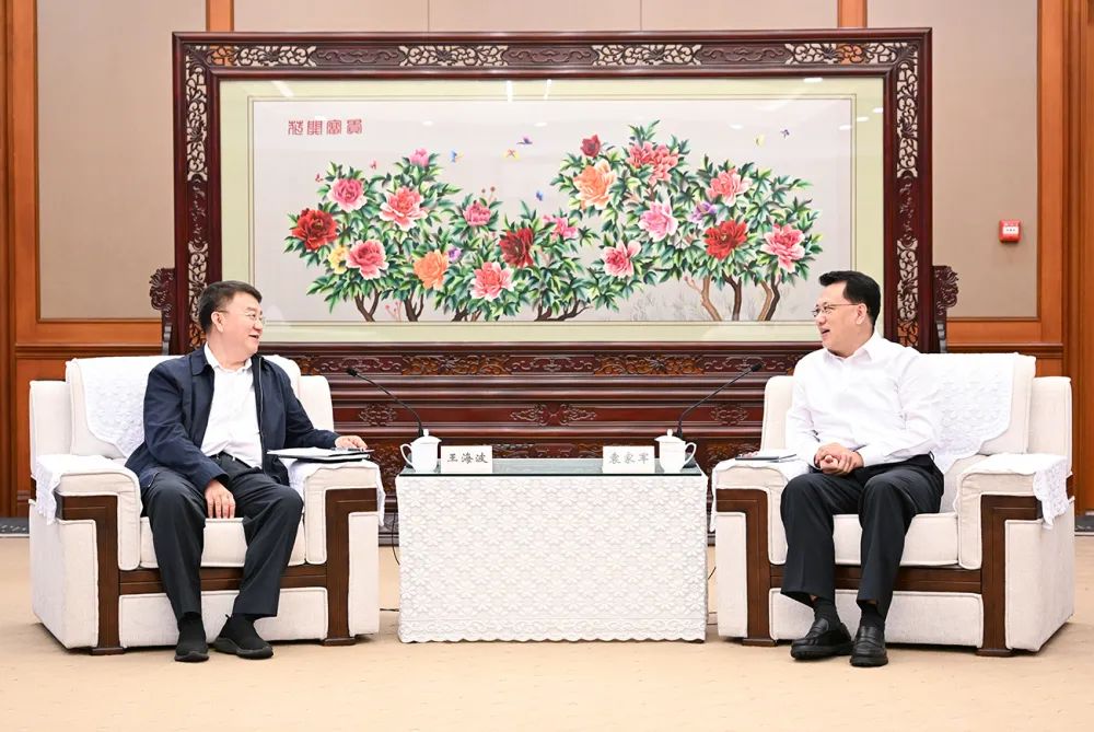 6月14日下午,市委书记袁家军会见中国电子科技集团董事长,党组书记