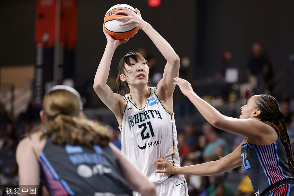 体坛联播|阿根廷队工体适应训练,uzi复出获胜泪洒赛场|阿根廷_新浪