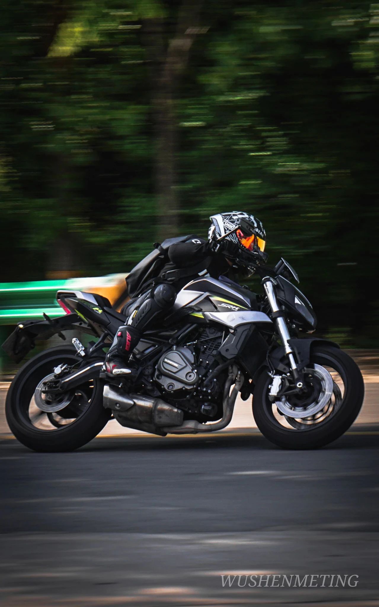 摩托车在他们眼里不只是代步工具更是一种情怀