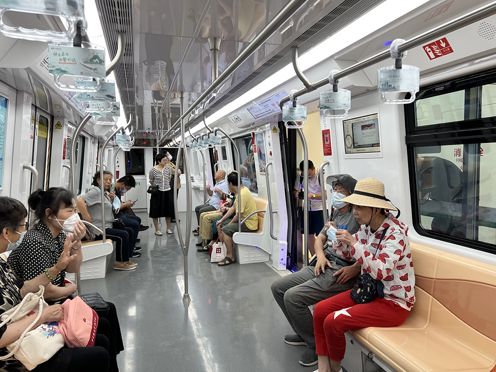 苏州地铁11号线车内部