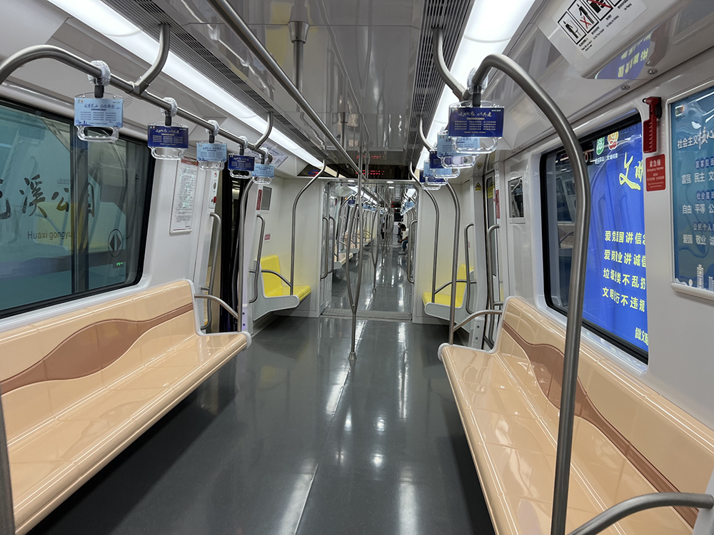 苏州地铁11号线车内部