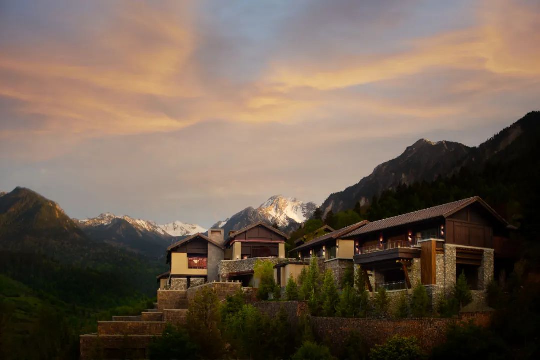 坐落于九寨沟的日赛谷丽思卡尔顿隐世酒店.