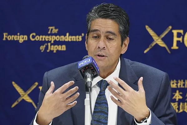 太平洋岛国帕劳总统萨兰格尔·惠普斯15日在日本出席记者会