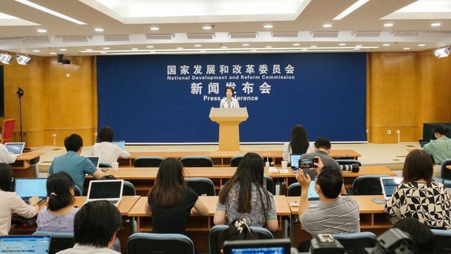6月16日,在国家发展改革委6月份新闻发布会上,有媒体提问:从产销量
