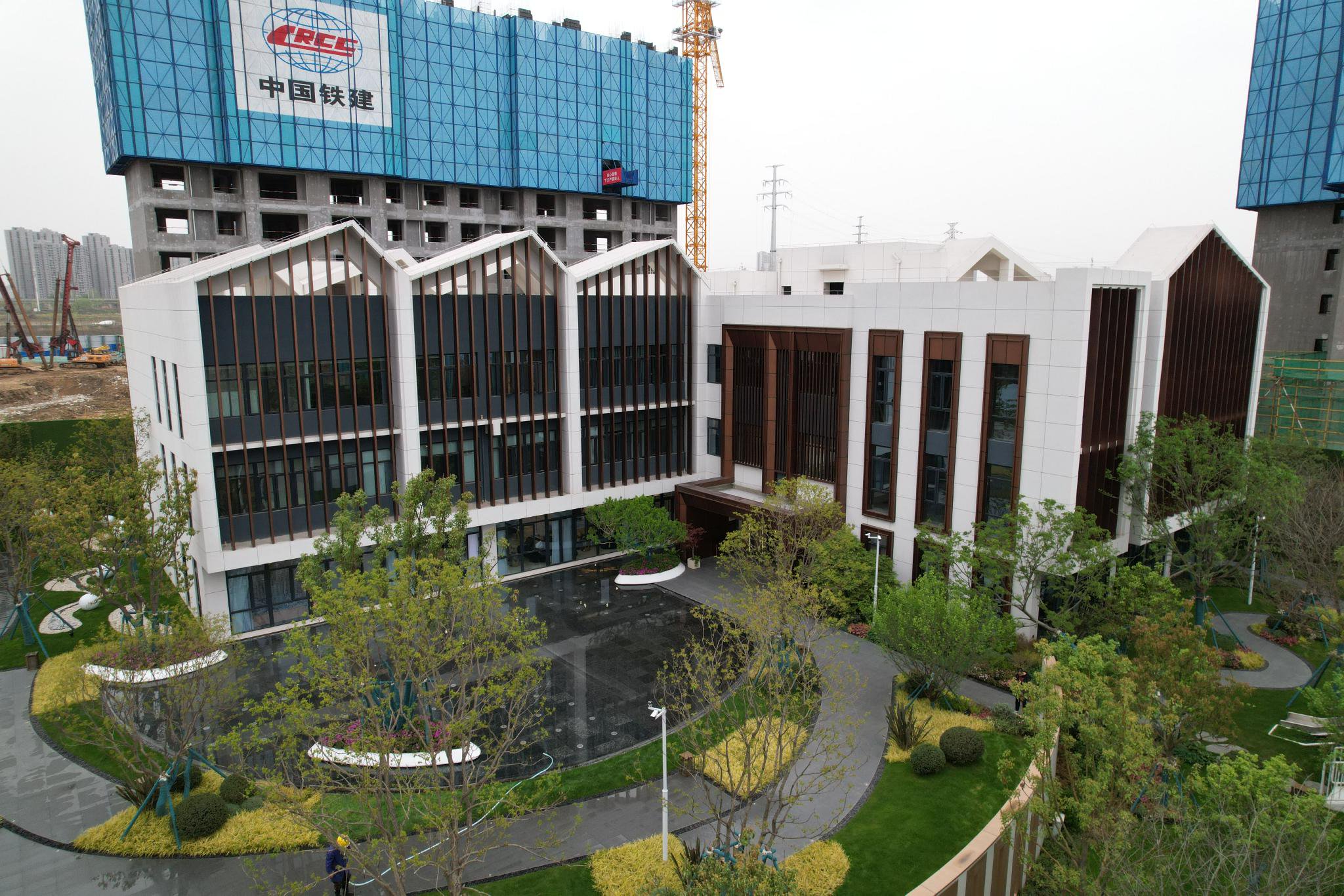 建设中的中国铁建华中总部(受访者供图)