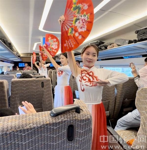 《中国梦》功夫扇舞蹈.中国经济网记者 宋雅静/摄