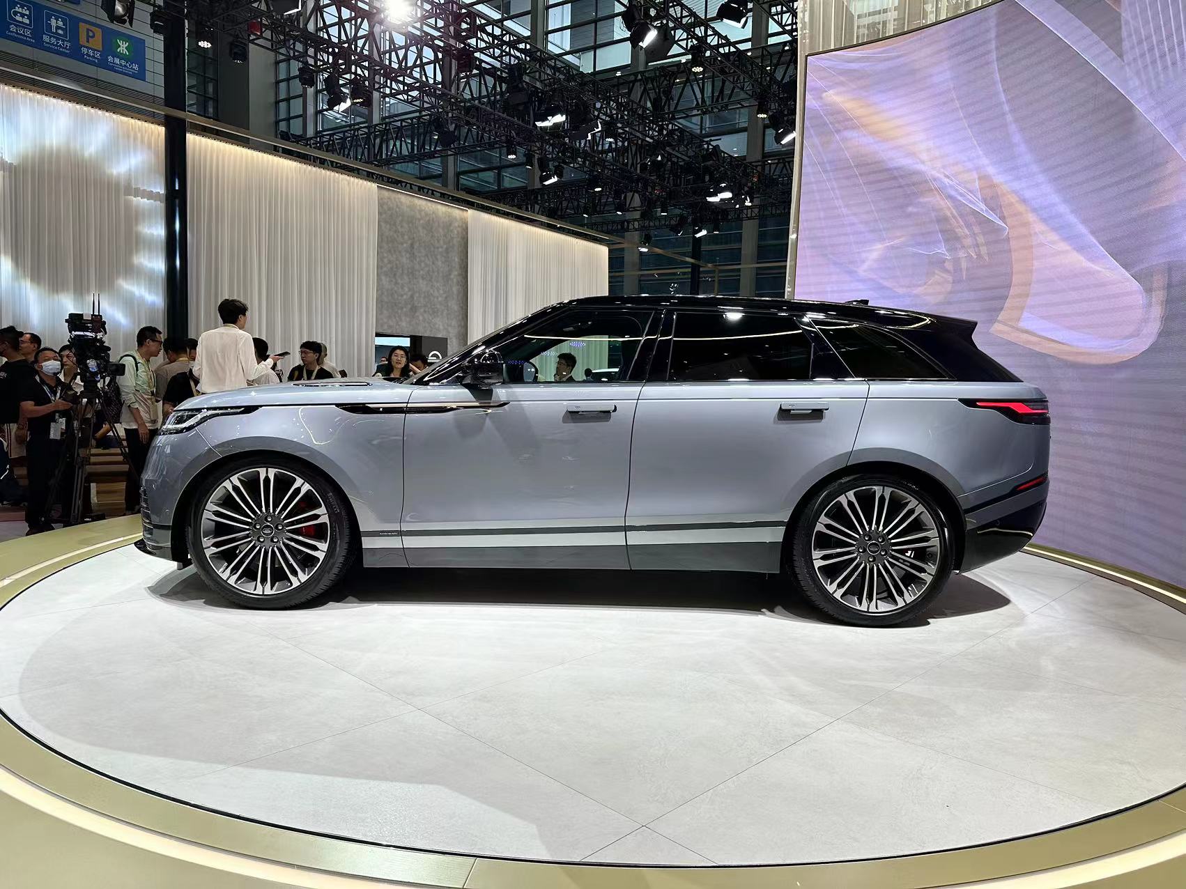 新款路虎揽胜星脉正式上市售价56807880万元