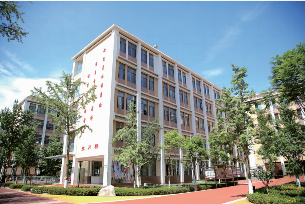 昆明两所高中同日揭牌,今年开始招生