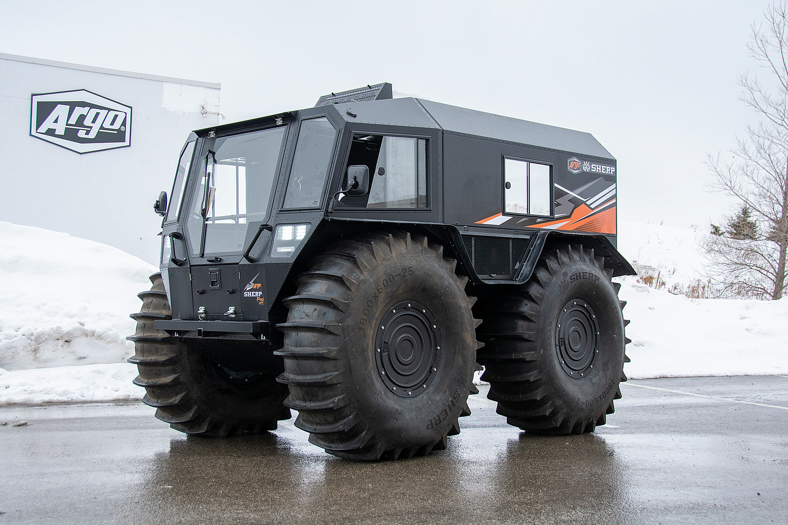 轮胎比suv还高,加拿大公司推出大脚怪两栖"皮卡"-新浪汽车