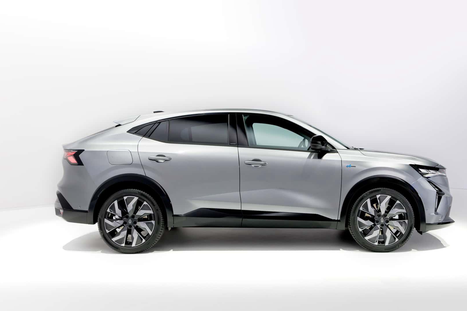 定位中型轿跑suv雷诺rafale首发