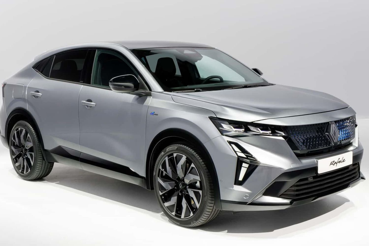 定位中型轿跑suv雷诺rafale首发