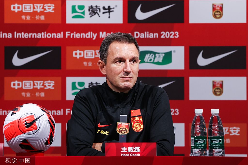 国足主帅扬科维奇.