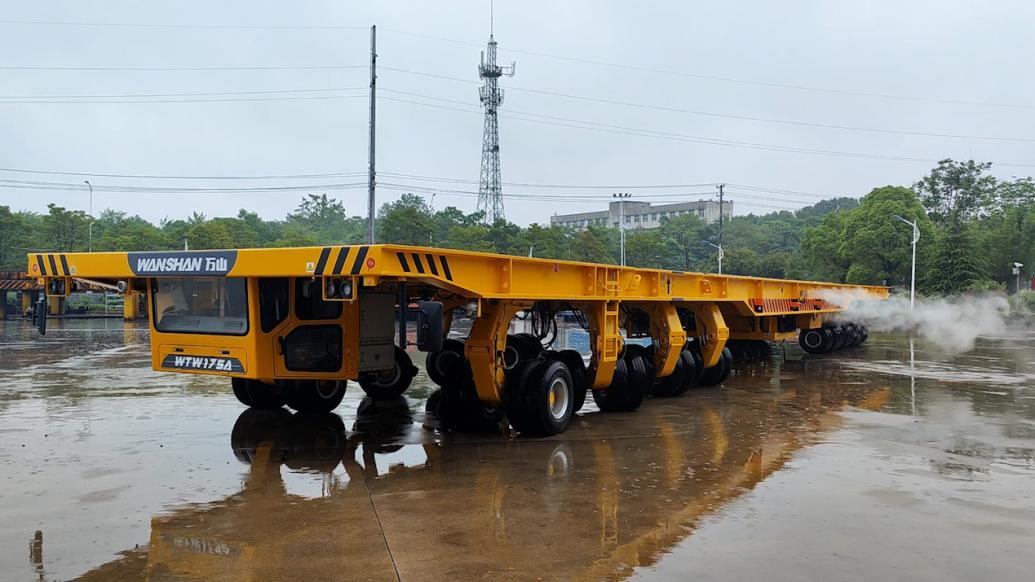 奋进中国大江澎湃,看"巨无霸"重型平板运输车原地转向