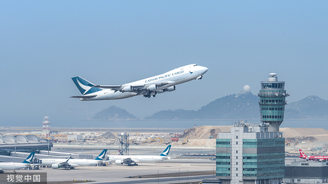 2023年5月23日,香港国际机场,国泰航空一架波音747飞机起飞.