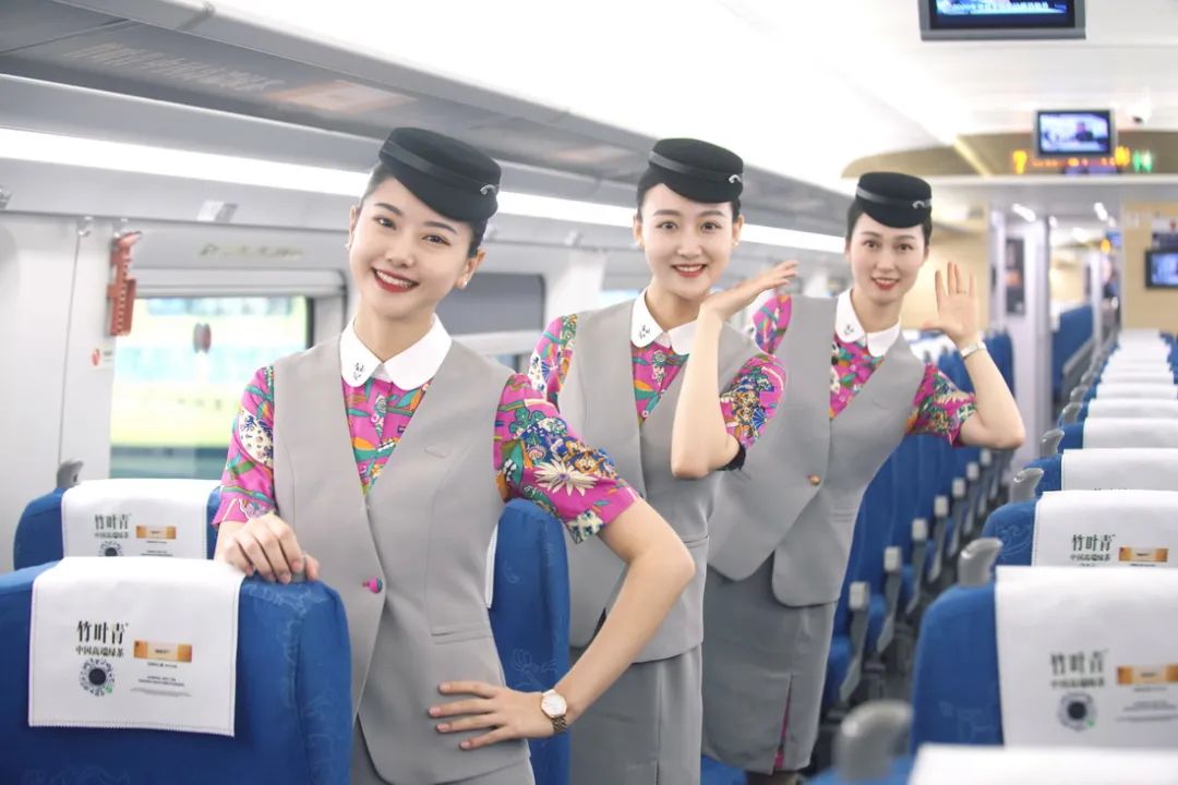 蓉港高铁乘务组(图片由中国铁路成都局集团提供)