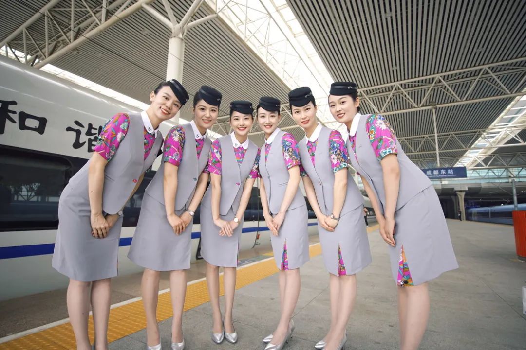 蓉港高铁乘务组(图片由中国铁路成都局集团提供)
